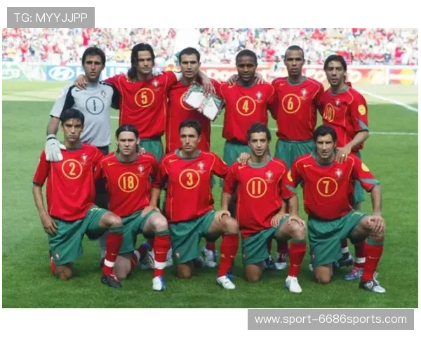 《探索足球球星卡77的传奇之路：从起步到巅峰的全景回顾》